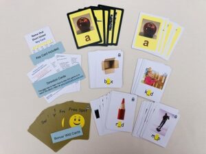 White and yellow cards with pictures of objects on them.